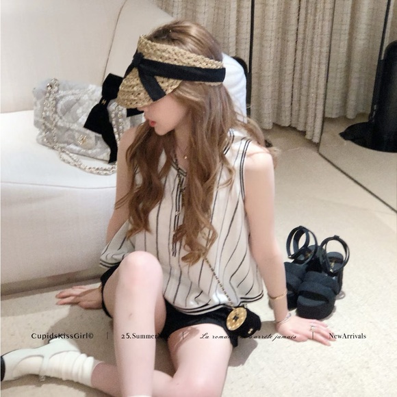 🚩steal authentic Chanel Cream and Black Striped Tank Top - Picture 4 of 5